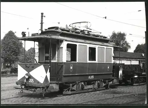 Fotografie unbekannter Fotograf, Ansicht Berlin, Cyklopstrasse, Strassenbahn-Triebwagen Nr. A205, Arbeitszug mit Anhänger