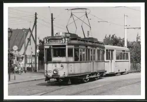 Fotografie unbekannter Fotograf, Ansicht Berlin, Björnsonstrasse, Strassenbahn-Triebwagen Nr. 3493 nach Warschauer Str.