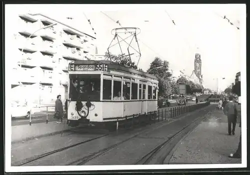 Fotografie unbekannter Fotograf, Ansicht Berlin, Otto-Suhr-Allee, Strassenbahn-Triebwagen Nr. 3489 Richtung Spandau