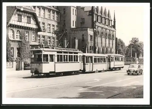 Fotografie unbekannter Fotograf, Ansicht Berlin-Köpenick, Lindenstrasse, Strassenbahn-Triebwagen Nr. 3750