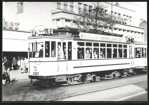 Fotografie unbekannter Fotograf, Ansicht Berlin, Kantstrasse, Strassenbahn-Triebwagen Nr. 5323, Richtung Spandau