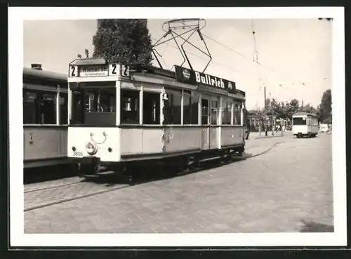 Fotografie unbekannter Fotograf, Ansicht Berlin, Bernauer Strasse, Strassenbahn-Triebwagen Nr. 3805 Richtung Wiener Strasse