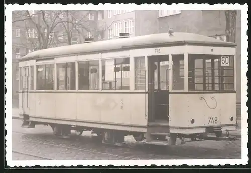 Fotografie unbekannter Fotograf, Ansicht Berlin, Lindenhof, Strassenbahn-Triebwagen Nr. 748 der Linie 60