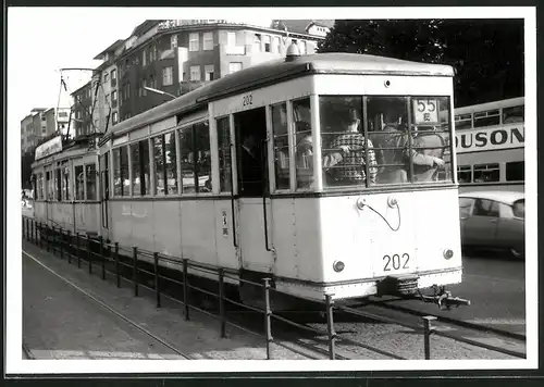Fotografie unbekannter Fotograf, Ansicht Berlin, Otto-Suhr-Allee, Strassenbahn-Triebwagen Nr. 202 Linie 55