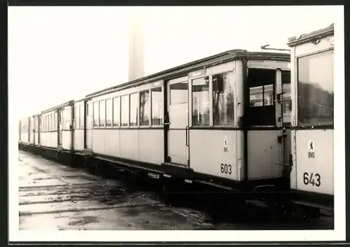 Fotografie unbekannter Fotograf, Ansicht Berlin-Grunewald, U-Bahn Triebwagen 603 & 643 auf dem Betriebshof