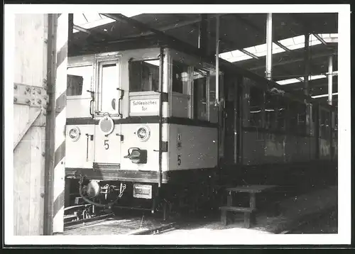 Fotografie unbekannter Fotograf, Ansicht Berlin-Grunewald, U-Bahn Triebwagen Nr. 5 Richtung Schlesisches Tor