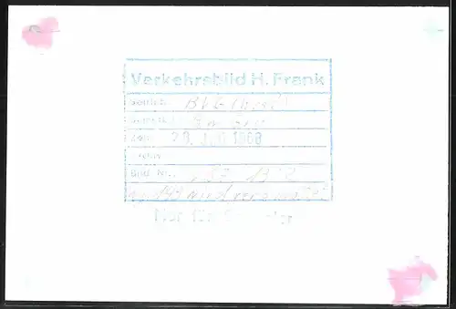 Fotografie unbekannter Fotograf, Ansicht Berlin-Grunewald, U-Bahn Triebwagen Nr. 143 wird verschrottet