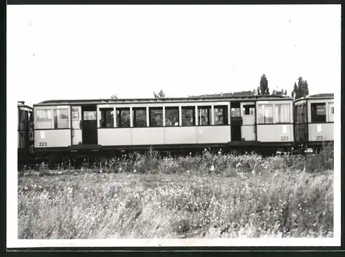 Fotografie unbekannter Fotograf, Ansicht Berlin-Friedrichsfelde, U-Bahn Triebwagen Nr. 223 auf Betriebshof