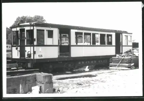 Fotografie unbekannter Fotograf, Ansicht Berlin-Grunewald, U-Bahn Triebwagen Nr. 1026 auf dem Betriebshof