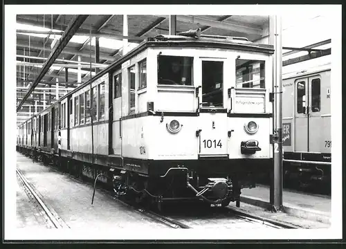 Fotografie unbekannter Fotograf, Ansicht Berlin-Grunewald, U-Bahn Triebwagen Nr. 1014 Hilfsgerätewagen