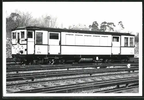 Fotografie unbekannter Fotograf, Ansicht Berlin-Grunewald, U-Bahn Triebwagen Nr. 1014 auf dem Betriebshof