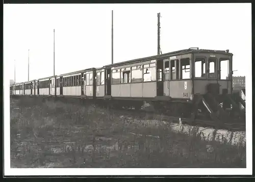 Fotografie unbekannter Fotograf, Ansicht Berlin-Friedrichsfelde, U-Bahn Triebwagen Nr. 549 auf Abstellgleis