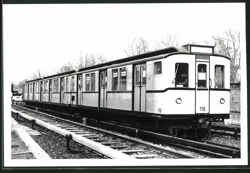 Fotografie unbekannter Fotograf, Ansicht Berlin, Betriebshof Seestrasse, U-Bahn Triebwagen Nr. 116