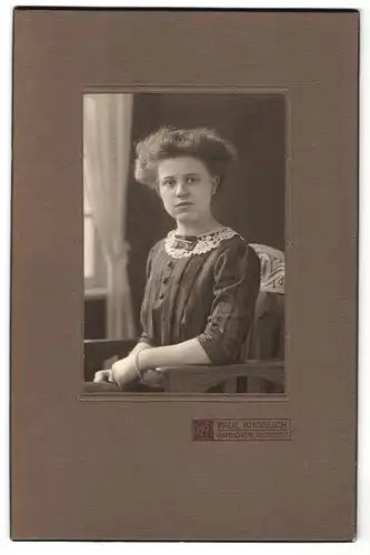 Fotografie Paul Knoblich, Hannover, Georgstrasse1, Portrait junge Dame in hübscher Bluse