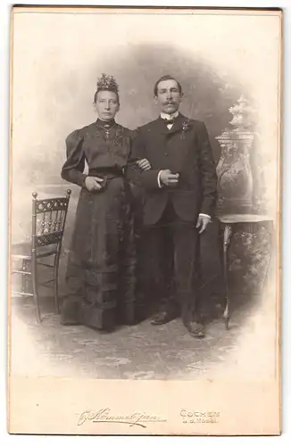 Fotografie C. Kömmet jun., Cochem /Mosel, bürgerliches Paar im feinen Zwirn