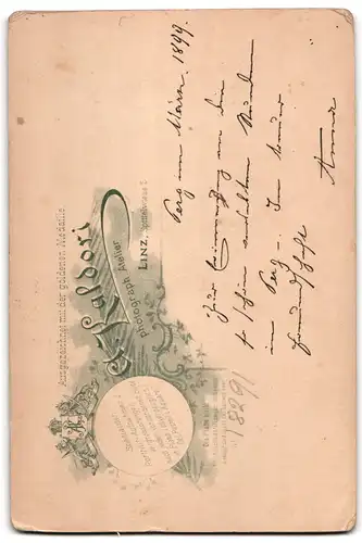 Fotografie A. Kaldori, Linz, Spittelwiese 5, appartes Fräulein im Puffärmelkleid