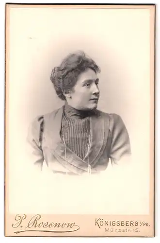 Fotografie P. Rosenow, Königsberg i. Pr., Münzstrasse 15, bürgerliche Dame in feinem Zwirn