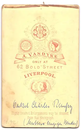 Fotografie A. Vandyke, Liverpool, 62 Bold Street, Portrait junger Knabe im Anzug mit Melone