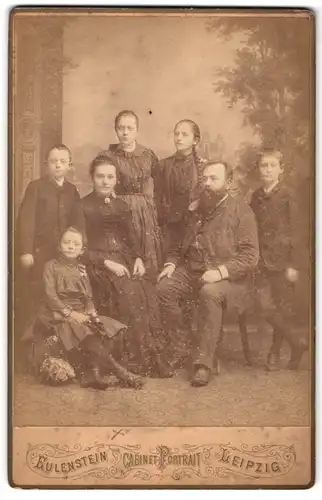 Fotografie Eulenstein, Leipzig, Zeitzer-Strasse 30, Portrait bürgerliches Paar mit drei Töchtern und zwei Söhnen