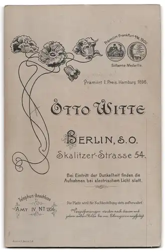 Fotografie Otto Witte, Berlin-SO, Skalitzer-Strasse 54, Ältere und jüngere Dame mit jungem Herrn in hübscher Kleidung