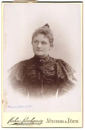 Fotografie Hahn & Kirchgeorg, Nürnberg, Vestnertorgraben 47, Portrait junge Dame mit zurückgebundenem Haar