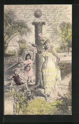 AK Frau im Kleid mit Kindern am Buchstaben I