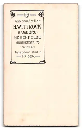 Fotografie H. Wittrock, Hamburg-Hohenfelde, Güntherstr. 73, Portrait charmant blickendes Fräulein mit Buch