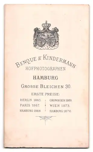 Fotografie Benque & Kindermann, Hamburg, Gr. Bleichen 30, Portrait stattlicher Herr mit grauem Haar im Anzug