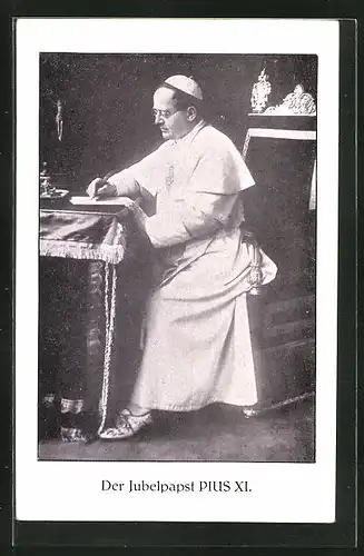AK Papst Pius XI.schreibend an einem Tisch sitzend
