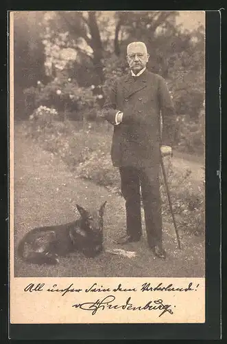 AK Paul von Hindenburg mit seinem Hund bei einem Spaziergang