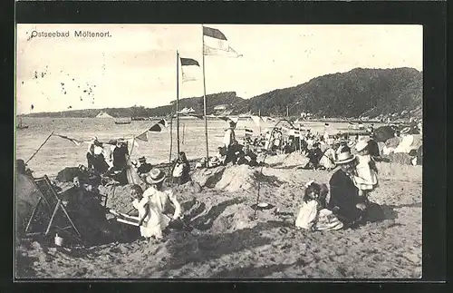 AK Möltenort / Ostsee, spielende Kinder am Strand
