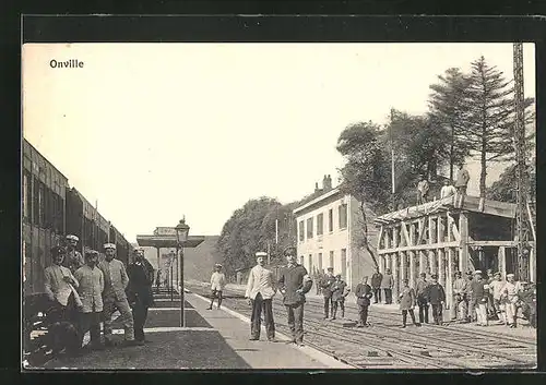 AK Onville, Soldaten auf dem Bahnhof