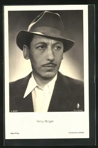 AK Schauspieler Willy Birgel mit Hut und ernsten Blick porträtiert