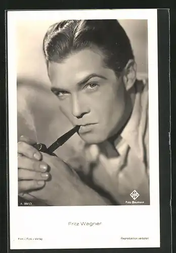AK Schauspieler Fritz Wagner Pfeife rauchend