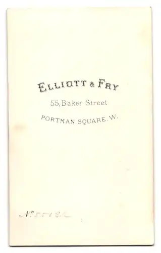 Fotografie Elliott & Fry, London, Portman Square W., 55 Baer St., Portrait bildschöne Frau mit Haar- und Ohrschmuck