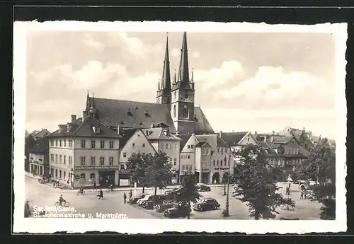 AK Saalfeld a.d. Saale, die St. Johanniskirche und der Marktplatz