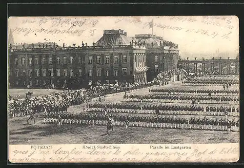 AK Potsdam, kgl. Stadtschloss, Parade im Lustgarten