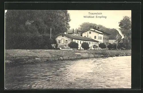 AK Traunstein, Wildbad Empfing, Partie am Flussufer