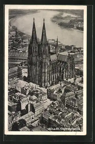 AK Köln a. Rh., Fliegeraufnahme des Doms in der Stadt