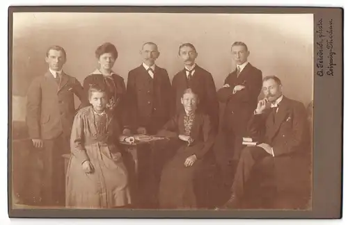 Fotografie Arthur Friedrich, Leipzig-Mockau, Leipziger Strasse, Familienportrait verschiedener Generationen