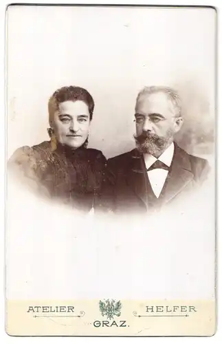 Fotografie Atelier Helfer, Graz, Glacisstr. 49, Portrait älteres Paar im Biedermeierkleid und Anzug mit Vollbart