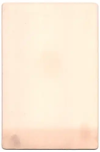Fotografie H. Noack, Berlin, Unter den Linden 45, Portrait von älterem Paar in dunklen Gewändern