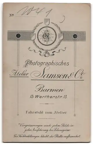 Fotografie Samson & Co., Barmen, Wetherstrasse 13, Eltern und ihr Kind mit Spielzeug