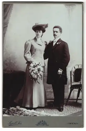 Fotografie Leopold Sess, Wien, Mariahilferstrasse 149, Ehepaar in eleganter Kleidung