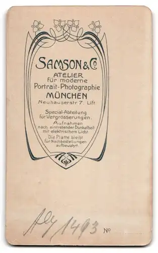 Fotografie Samson & Co., München, Neuhauserstr. 7, Portrait Mädchen im hellen Kleid mit Kerze und Kopfschmuck