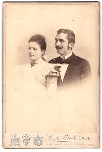 Fotografie Leopold Bude, Graz, Alleegasse 6 u. 8, Portrait junges Paar in eleganter Kleidung