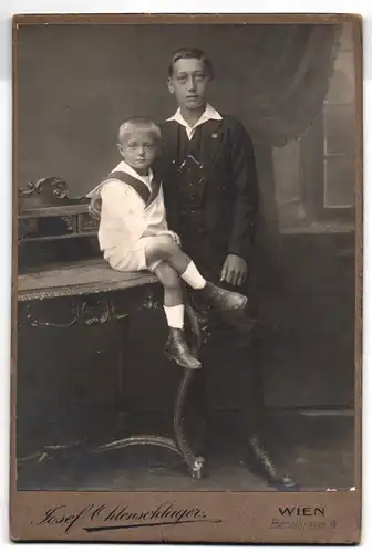 Fotografie Josef Ohlenschlager, Wien, Bendlgasse 9, Portrait zweier Brüder im feinen Zwirn