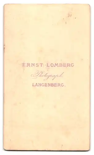 Fotografie Ernst Lomberg, Langenberg, Portrait junger Herr im Anzug mit Backenbart