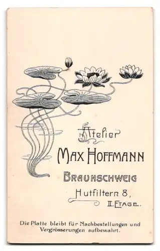 Fotografie Max Hoffmann, Braunschweig, Hutfiltern 8, Portrait eleganter Herr mit Oberlippenbart
