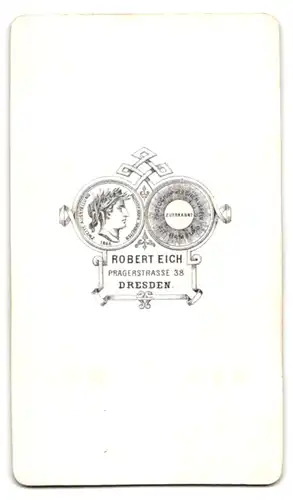 Fotografie Robert Eich, Dresden, Pragerstrass 38, Portrait junge Dame mit Kragenbrosche